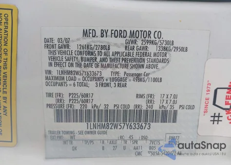 2007 Lincoln Town Car Signature Limited from USA, damaged, VIN 1LNHM82W57Y633673